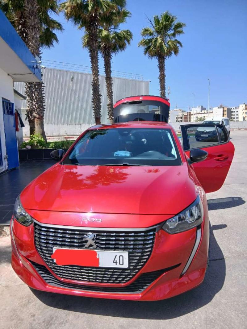 PEUGEOT 208