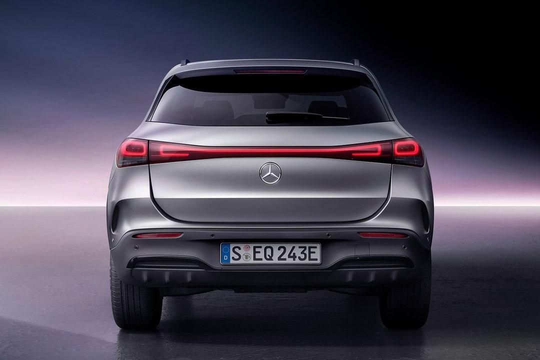 MERCEDES EQA