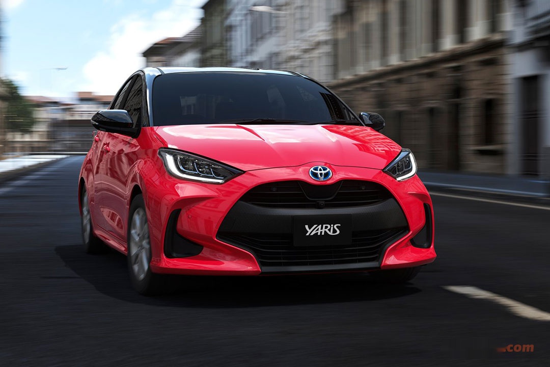 TOYOTA Yaris HEV